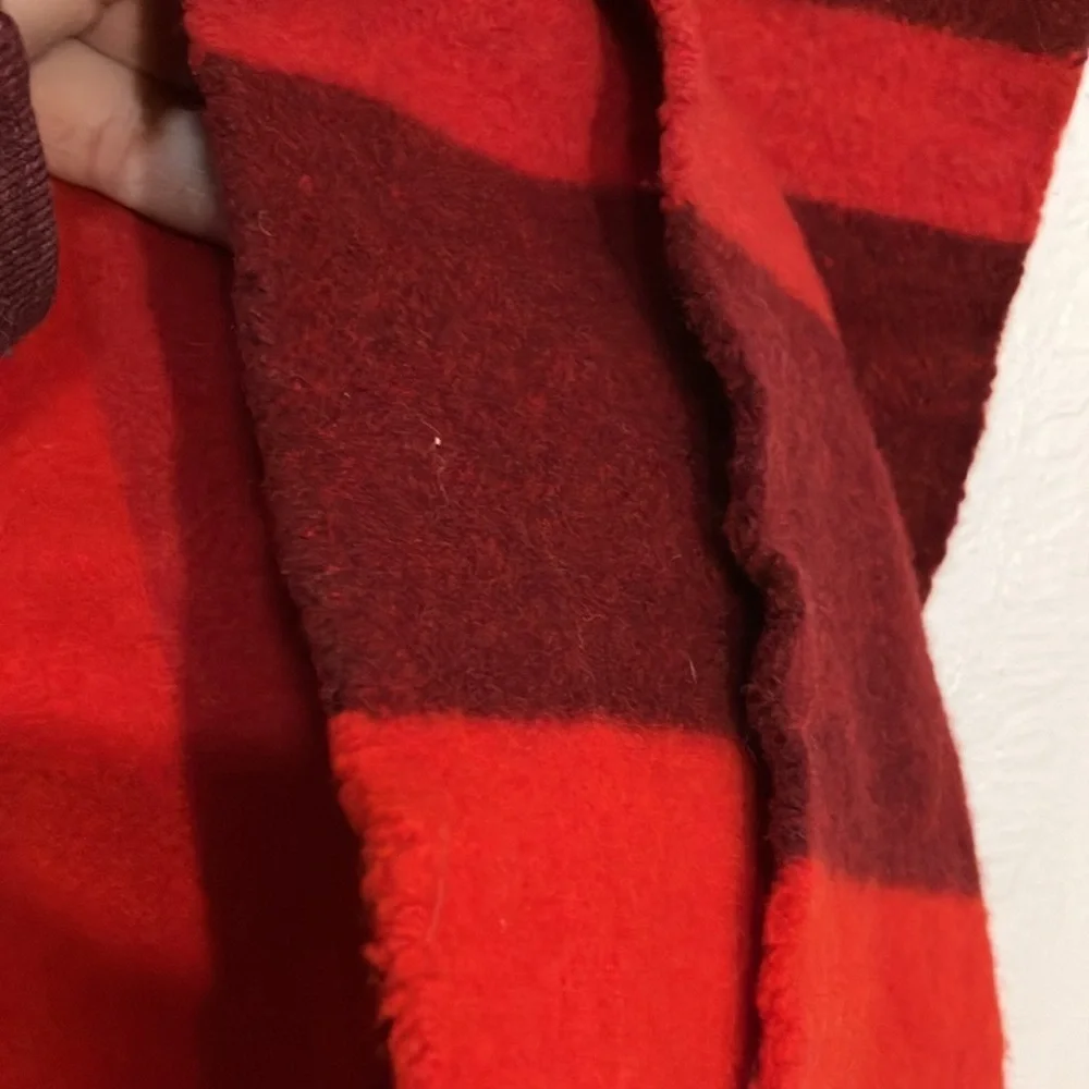 Burberry Marino wool and Cashmere scarf made in Scotland red stripes luxury